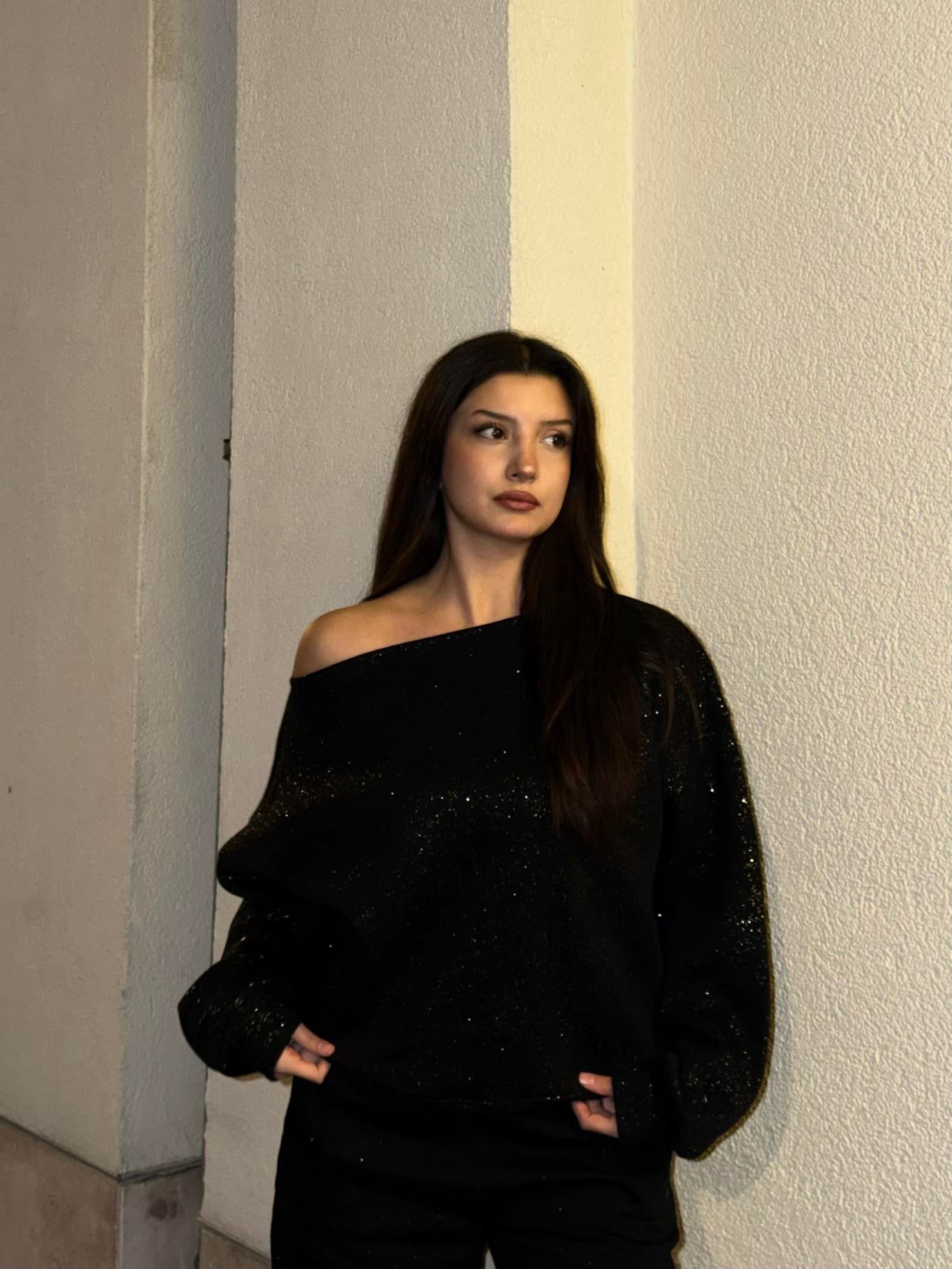 Siyah kayık Yaka Sweatshirt