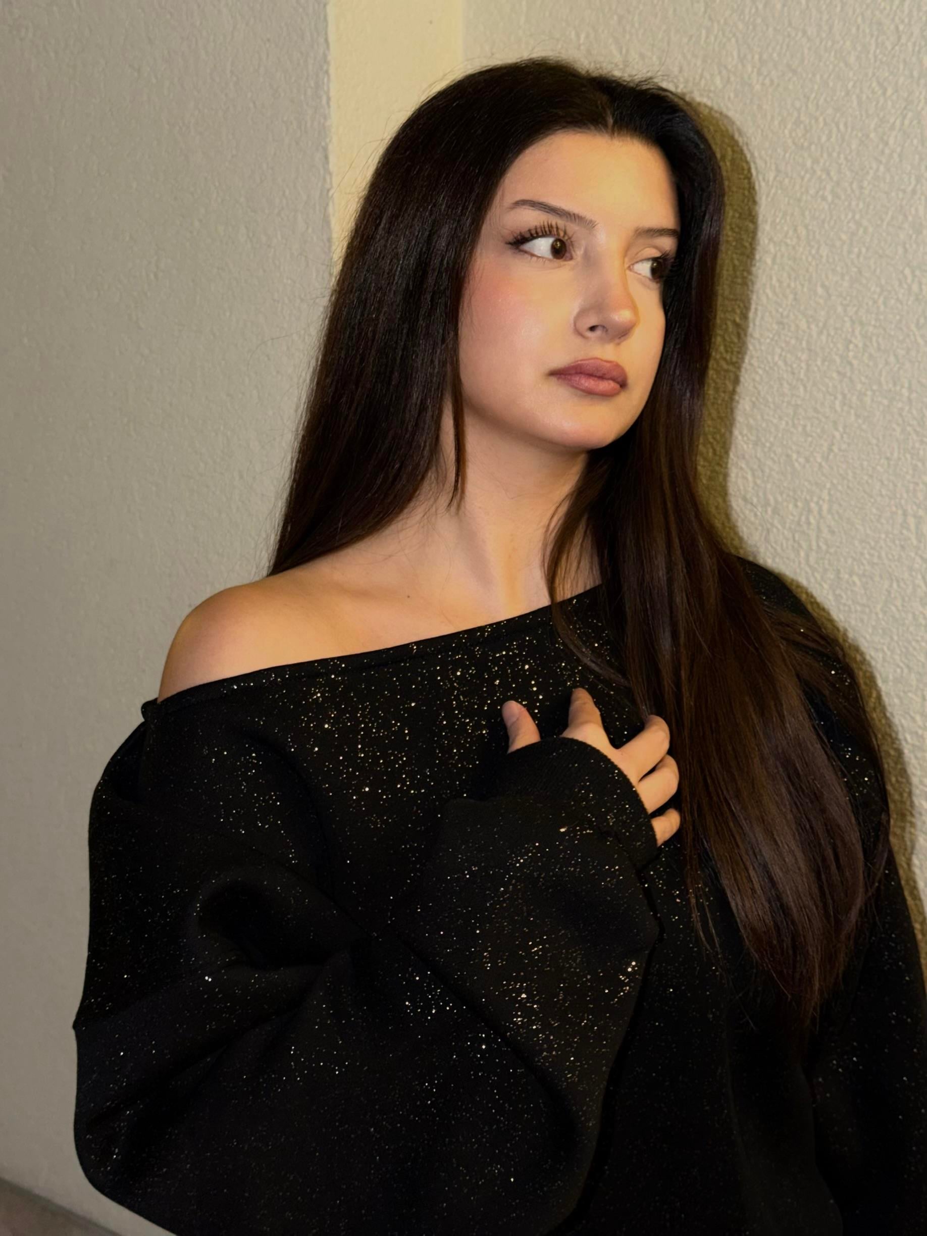 Siyah kayık Yaka Sweatshirt